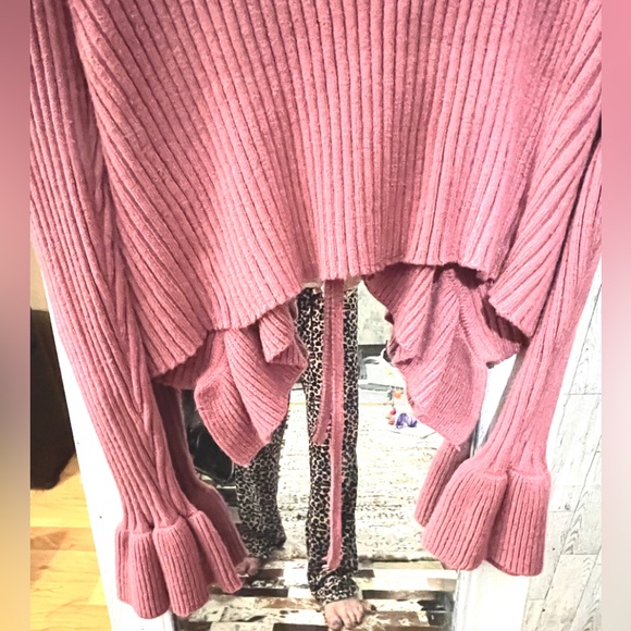 Contemporary soft fluffy Flattering over sweater - Picture 8 of 11